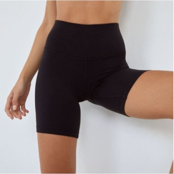 🇨🇦 Aritzia TNA Atmosphere 7" Bike Shorts - Picture 7 of 11